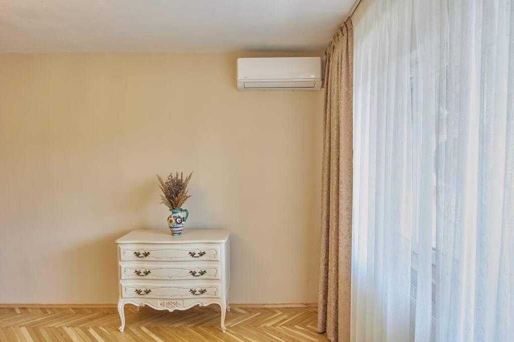 Royal Apartment *